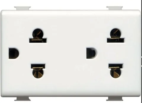 BTICINO Dado Tomacorriente Universal Dobe 3 Mod Blanco 2P+T 16A 250V Matix AM5025DWT - Bticino AM5025DWT